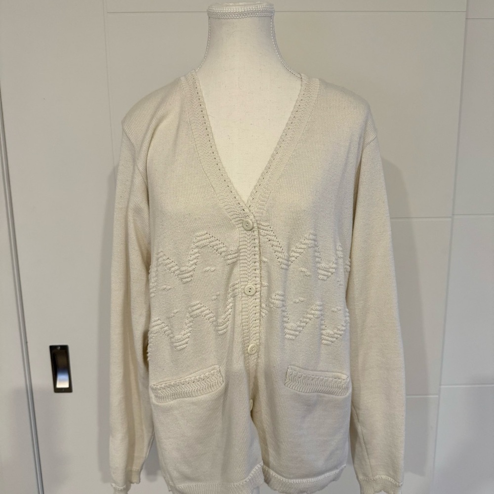 Tricots Nader | vintage white/cream knit Cardigan with V-Neck, Pockets - Picture 2 of 7